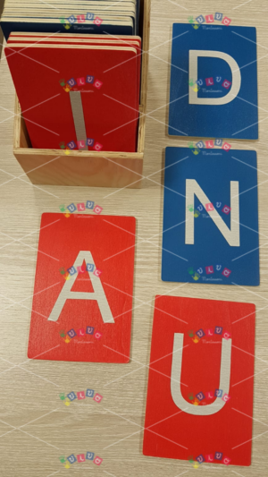 Lettere smerigliate stampatello maiuscolo su fondo rosso e blu Artigianali