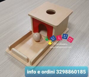 Scatola imbucare con palla di legno e vassoio