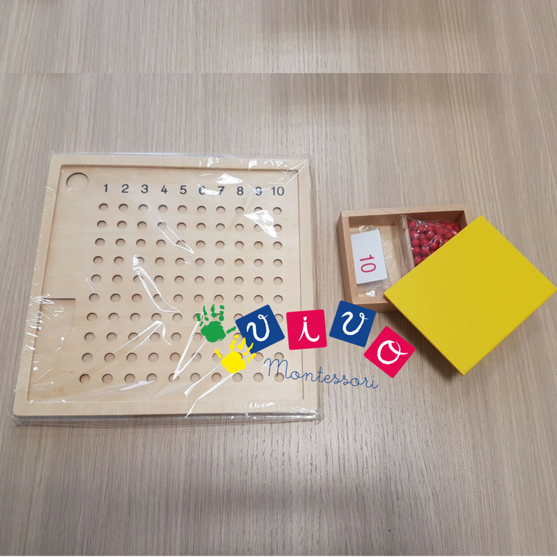 Tabella Delle Moltiplicazioni In Legno Montessori - Gioco Educativo Per Bambini Con Dadi E Segnalini - Impara Le Tabelline Giocando
