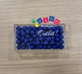 scatola di plastica con perle blu montessori