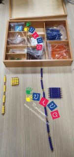 Scatola con catene di perle corte e relativo quadrato