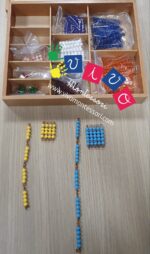 Scatola con catene di perle corte e relativo quadrato