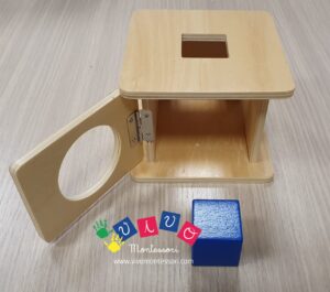 Scatola imbucare con porta e cubo